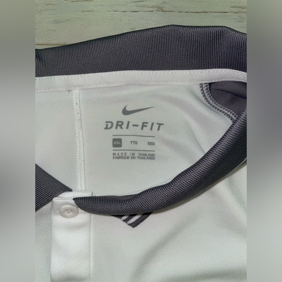 Nike dri-fit polo with stitched swoosh to front - Picture 2 of 7